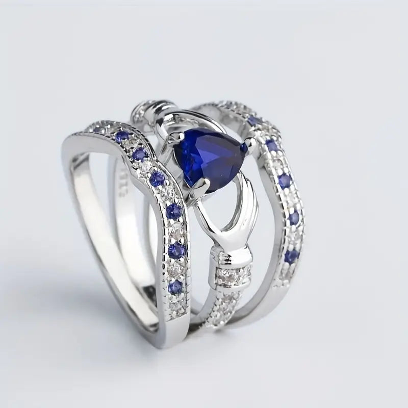 Joanna – Anello in argento con motivo zaffiro inciso.