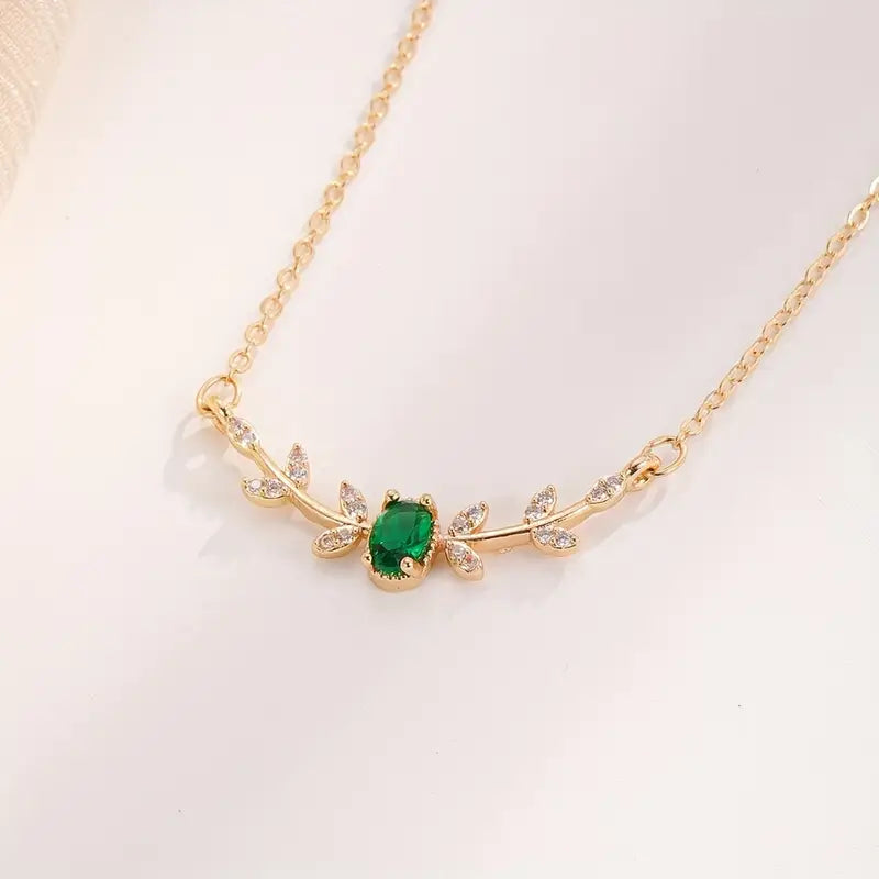 Klara – Collana doppia con pendente di smeraldo.