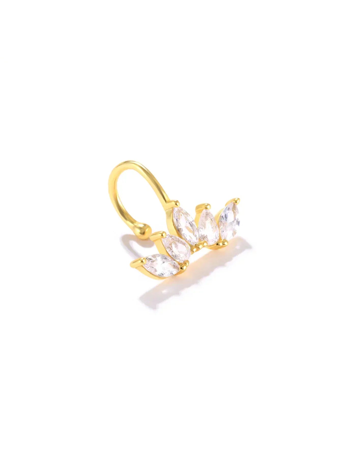 Eva-Marie – Delicati orecchini in oro dalla forma fluida.