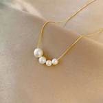 Hana – Collana dorata con accenti rotondi