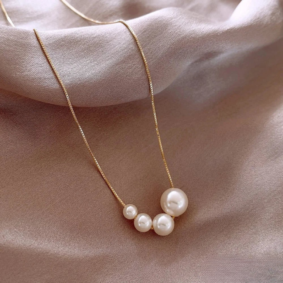 Hana – Collana dorata con accenti rotondi