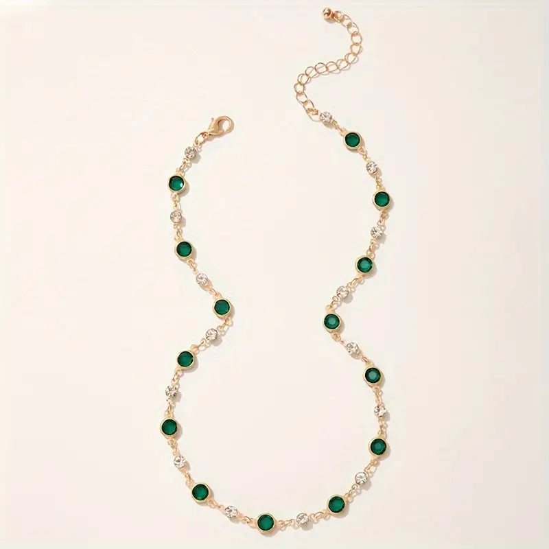 Annalena – Collana di smeraldi con dettagli in oro.