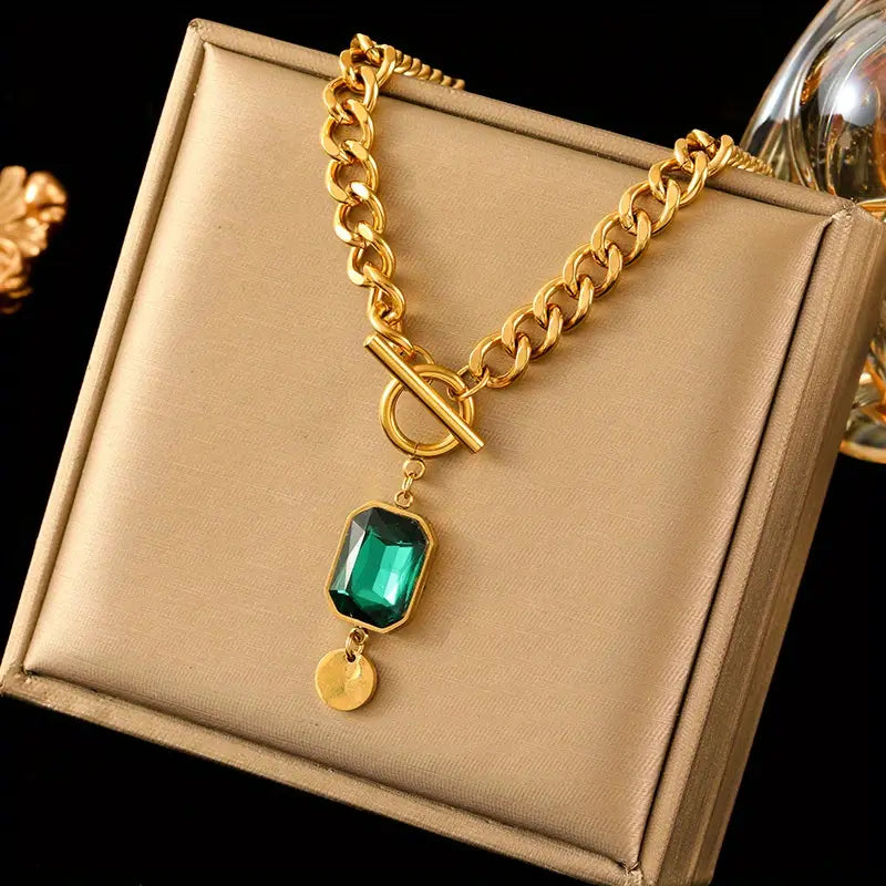 Tereza – Collana in oro con ciondolo di smeraldo.