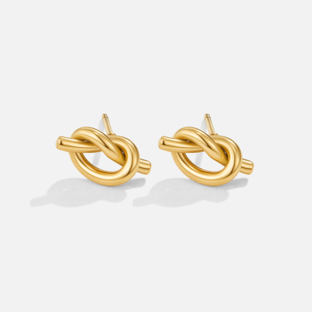 Romana – Orecchini in oro dalla forma intrecciata.