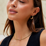 Carina – Mini cerchi dorati con una linea chiara.