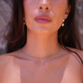 Veronica – Collana dorata con delicato pendente centrale