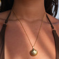 Annika – Collana dorata con pendente rotondo
