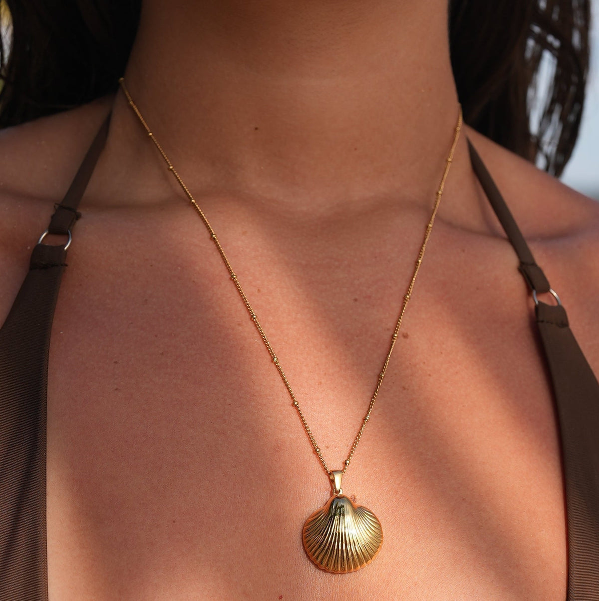 Annika – Collana dorata con pendente rotondo