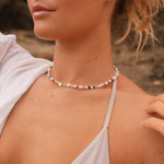 Klara – Collana dorata delicata con mini perle