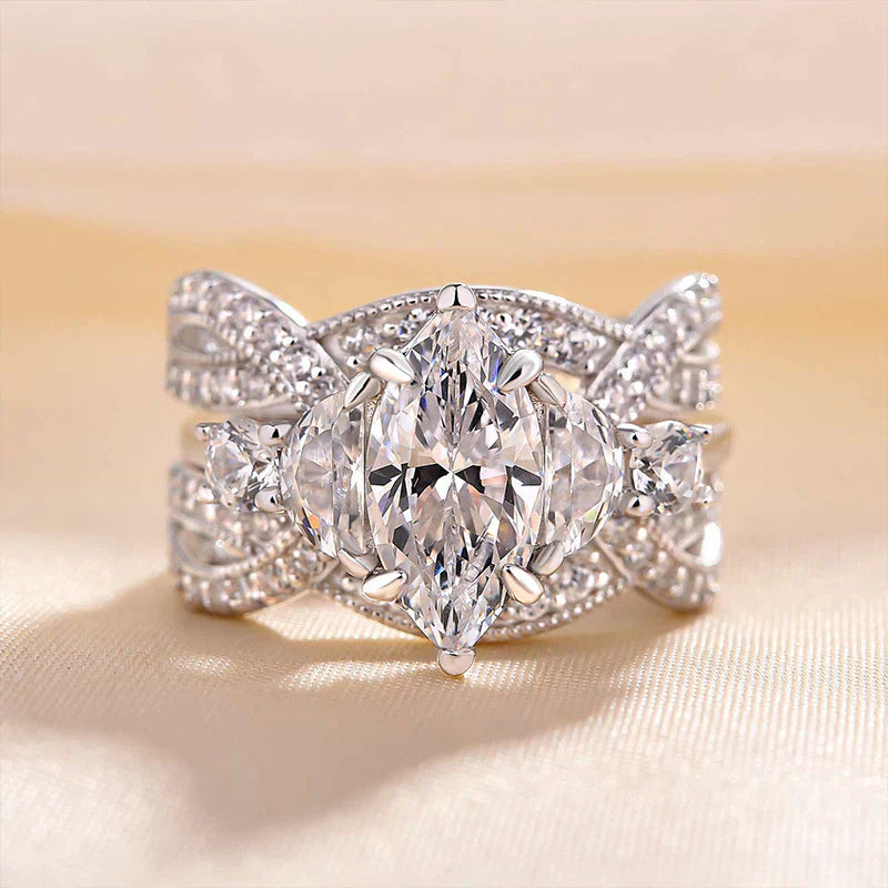 Emilie – Anello con diamante lucido dal taglio rettangolare.