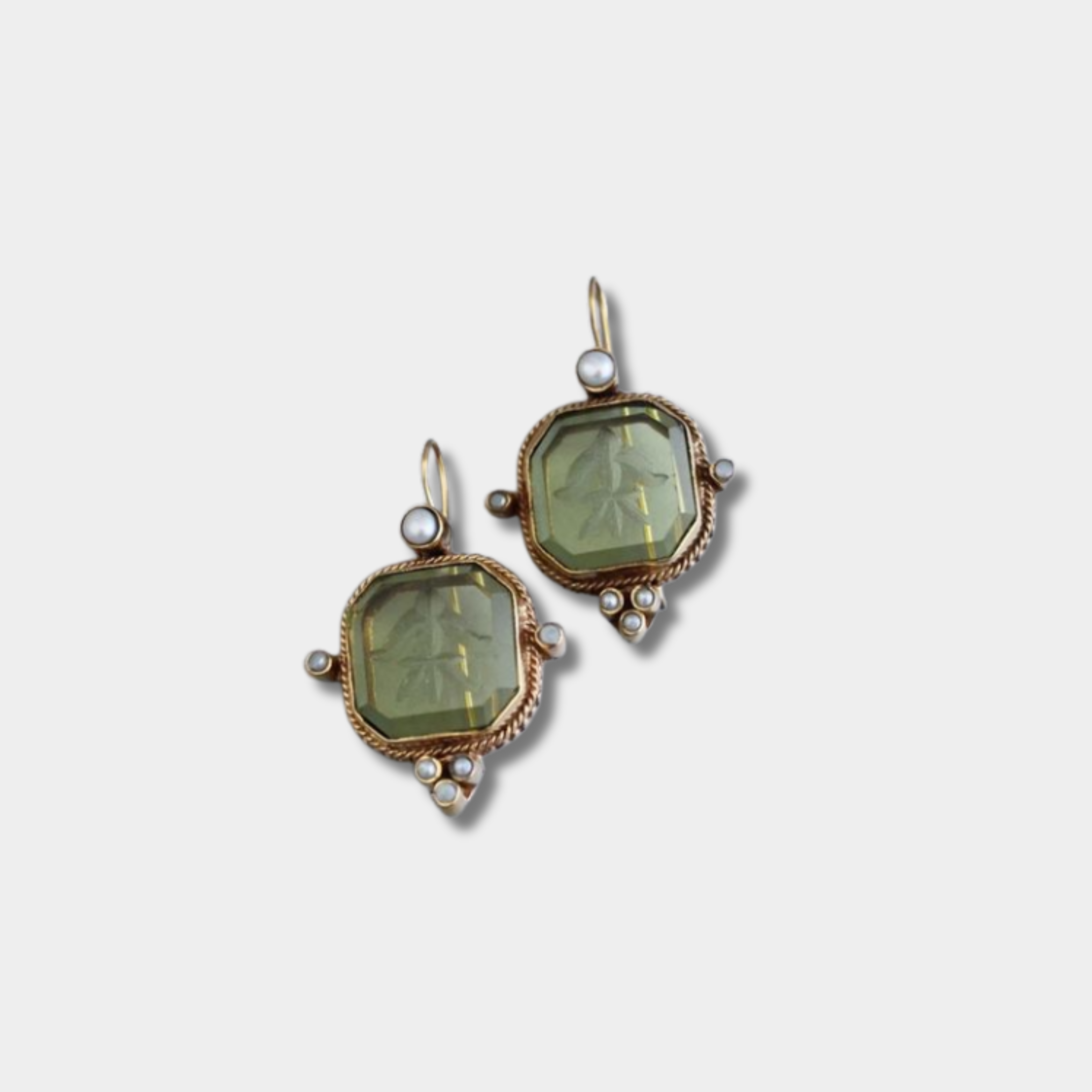 Julián - Orecchini vintage unici con perle verdi