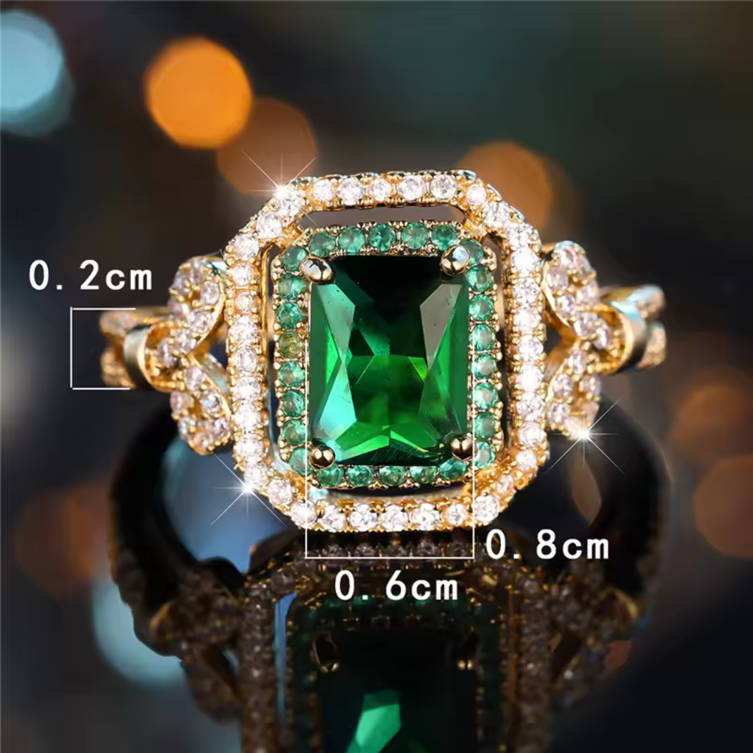 Isabela – Anello placcato oro con smeraldo centrale.