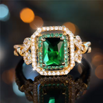 Isabela – Anello placcato oro con smeraldo centrale.