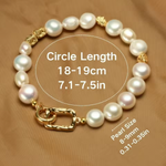 Hope – Orecchini in oro con perle e silhouette chiara.