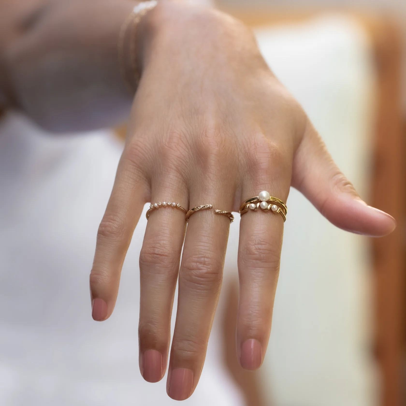 Helena – Anello placcato oro con perle.