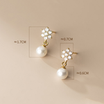Klara – Orecchini a cerchio in oro con perle.