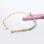 Zoé – Lunghi orecchini in oro con pendente di perla.