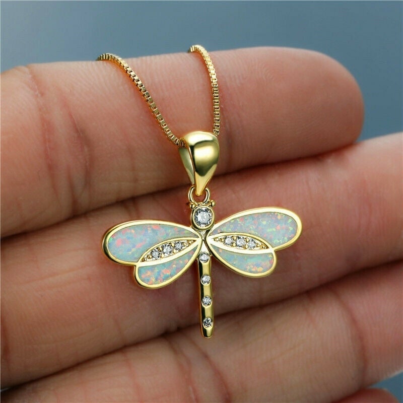 Collana dorata a farfalla con opale