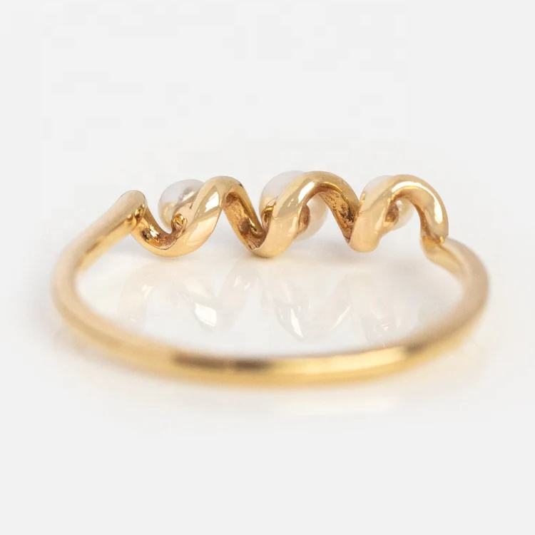 Helena – Anello placcato oro con perle.