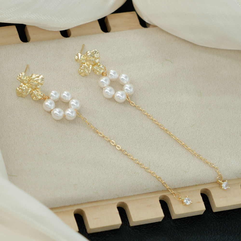 Victoria – Collana di perle con riflessi dorati.