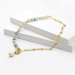 Zoé – Lunghi orecchini in oro con pendente di perla.