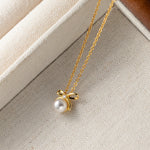 Johana-Luisa – Orecchini in oro con doppia perla.