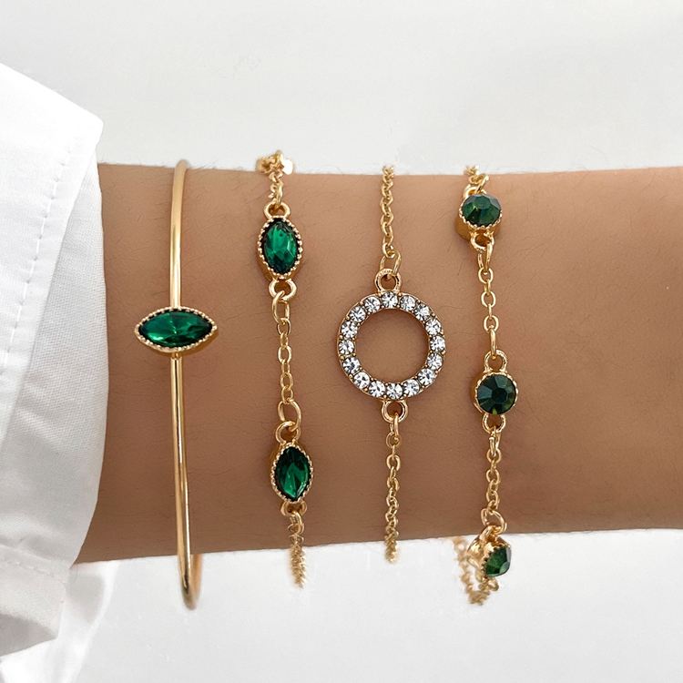 Marisa – Bracciale di smeraldi con montatura in oro.