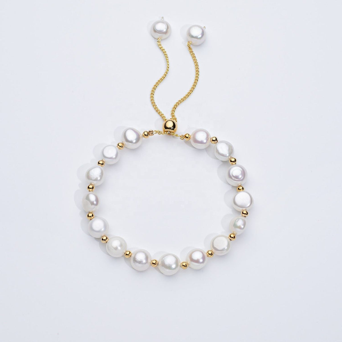 Carina – Orecchini in oro con perle mobili.