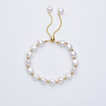 Carina – Orecchini in oro con perle mobili.