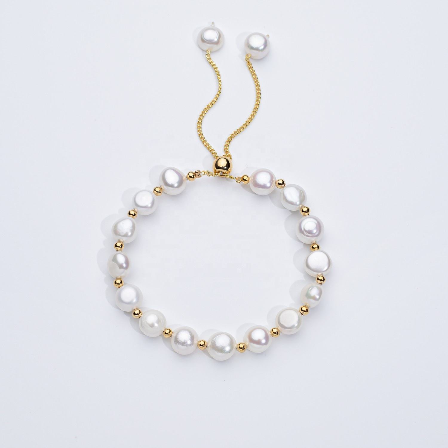 Carina – Orecchini in oro con perle mobili.