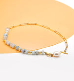 Zoé – Lunghi orecchini in oro con pendente di perla.
