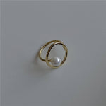 Greta – Anello placcato oro con perla.