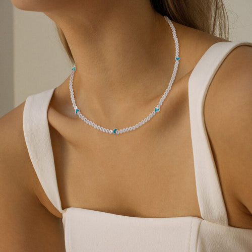 Beáta – Orecchini di perle rotonde con montatura liscia in oro.