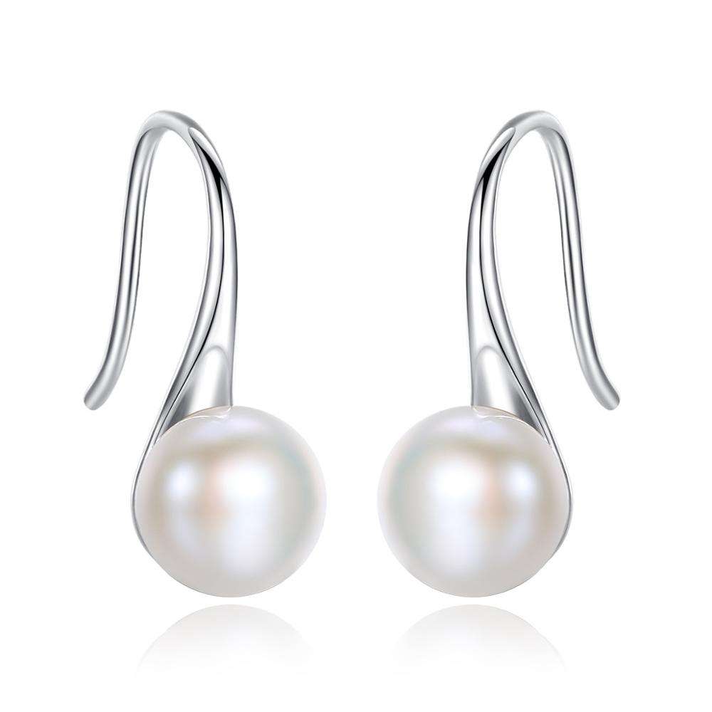 Helena – Orecchini in oro con perla ovale.