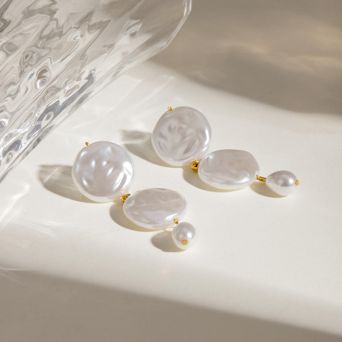 Romina – Bracciale in oro con perle e maglie delicate.