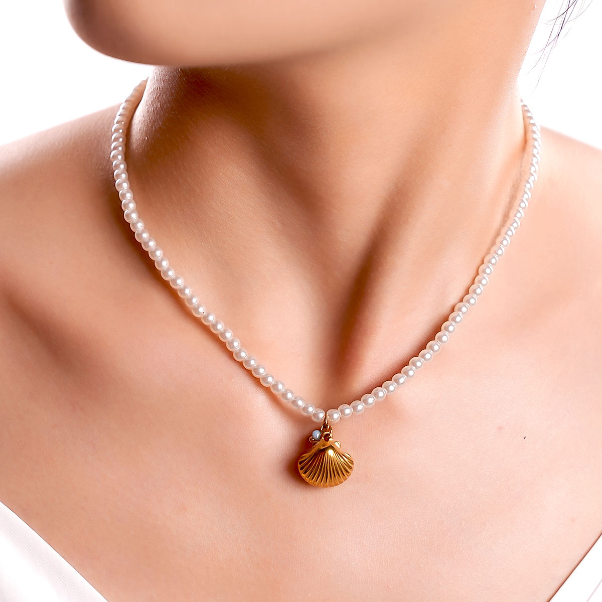 Xenie – Orecchini pendenti con pendente di perla.