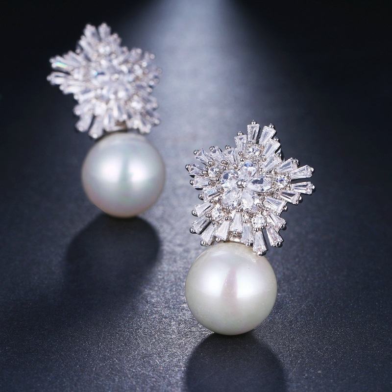 Selina – Bracciale di perle con ciondolo in oro.