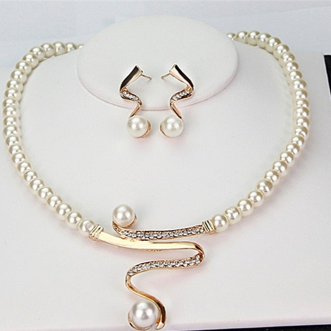 Set collana e orecchini con perle naturali
