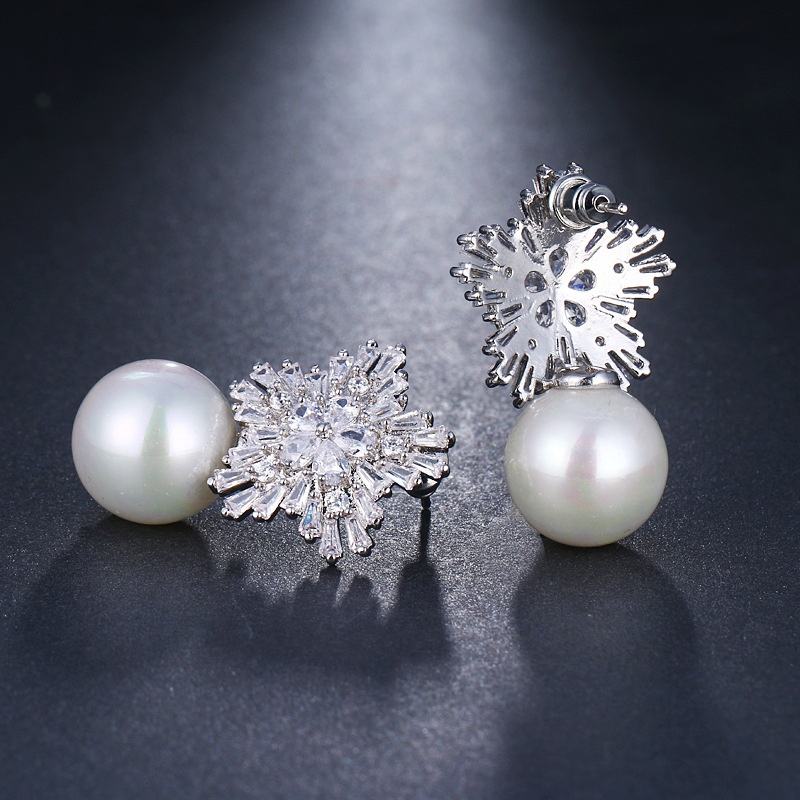 Selina – Bracciale di perle con ciondolo in oro.