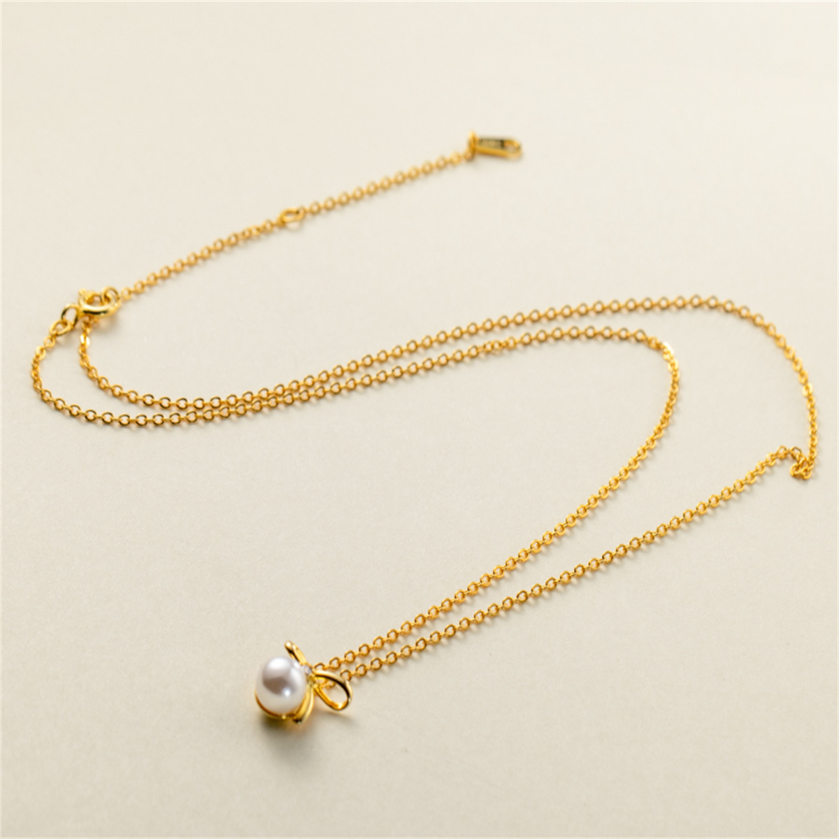 Johana-Luisa – Orecchini in oro con doppia perla.