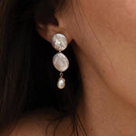 Romina – Bracciale in oro con perle e maglie delicate.