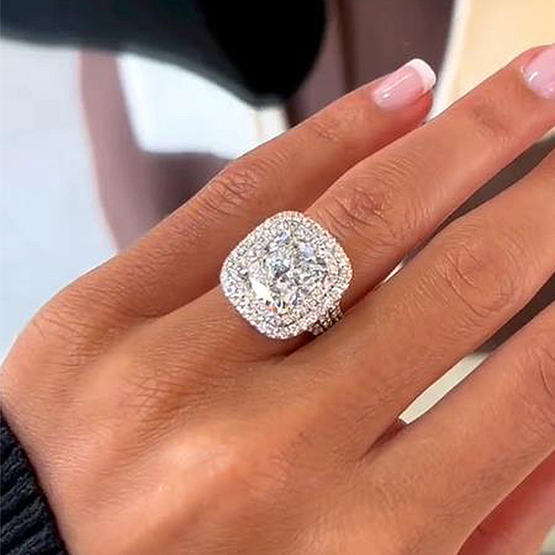 Frieda – Anello solitario con pietra rotonda.