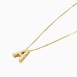 Jutta – Collana dorata con struttura lineare chiara