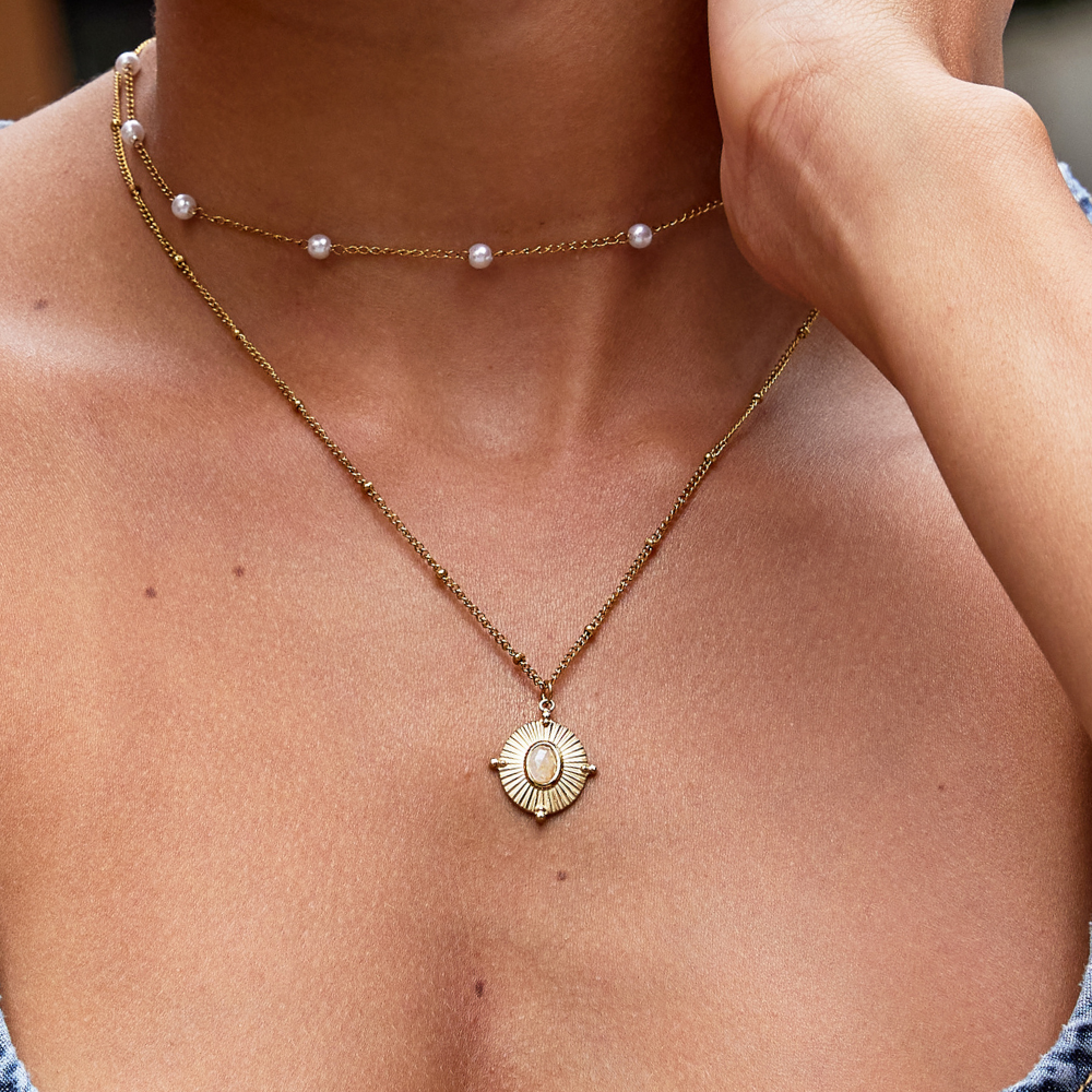 Juliane – Collana dorata con delicato dettaglio circolare