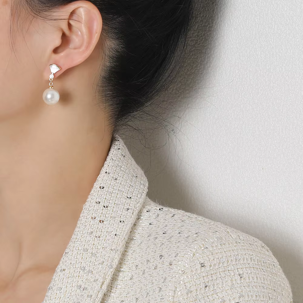 Lore – Orecchini dorati con perle