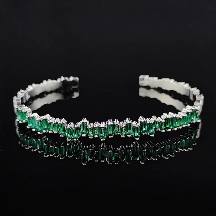 Marlena – Bracciale in smeraldo con lucentezza filigranata.