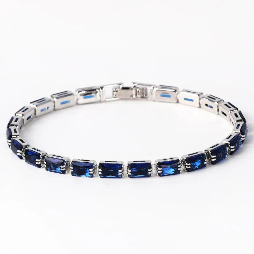 Alena – Delicato bracciale con zaffiri luminosi.