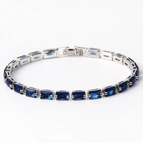 Alena – Delicato bracciale con zaffiri luminosi.