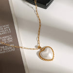 Viktorie – Collana dorata con pendente elegante