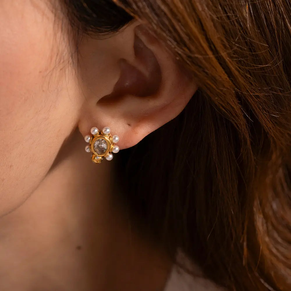 Theresa – Orecchini dorati con fiori scintillanti